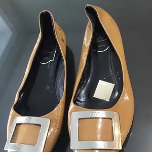 Roger vivier beige flat